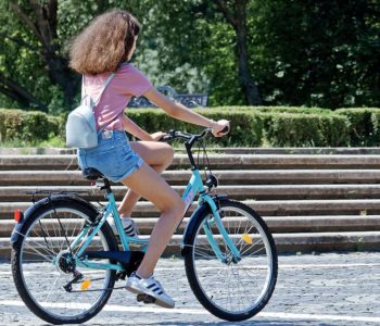 Studentessa in bici